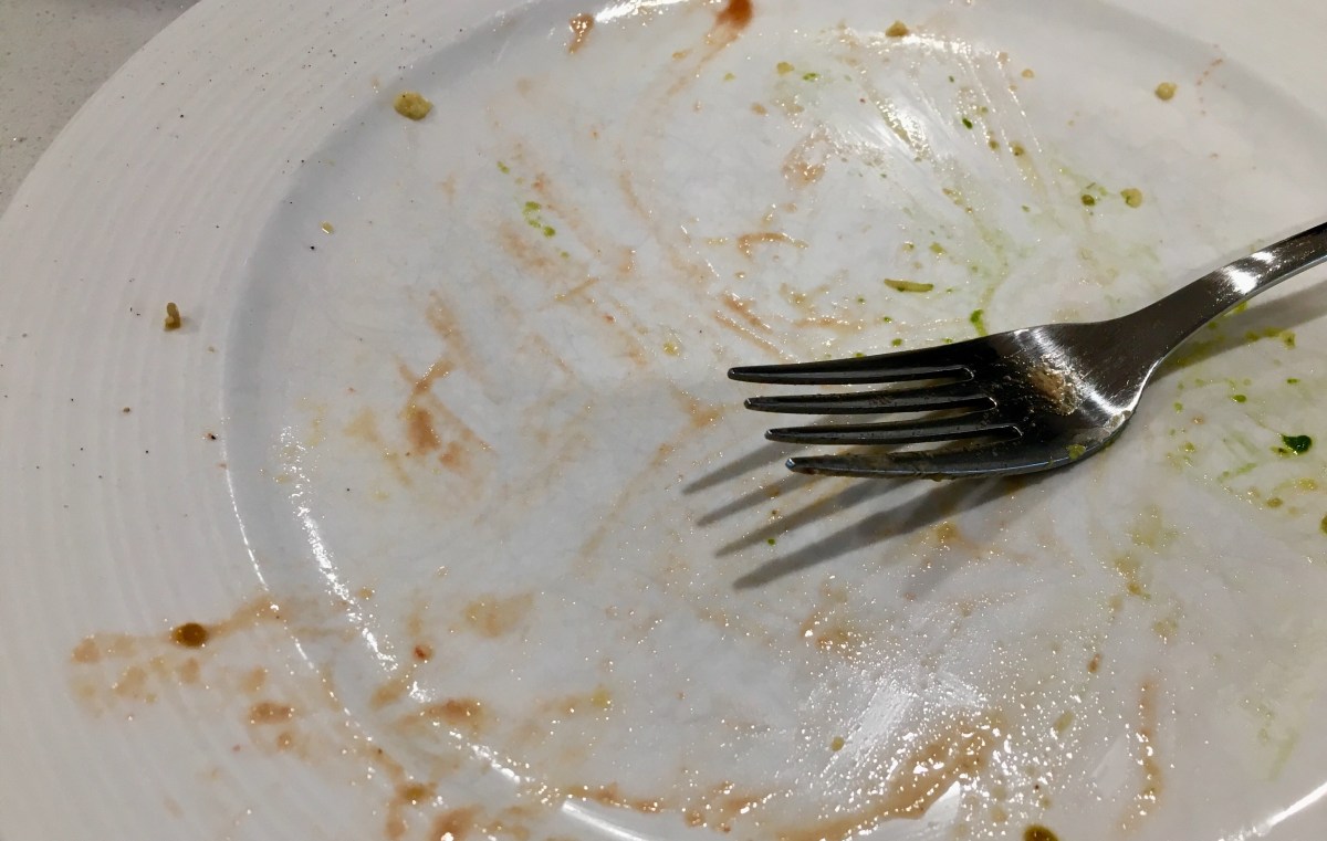 Dishes Fairy angrily rips down passive aggressive sign in office ...